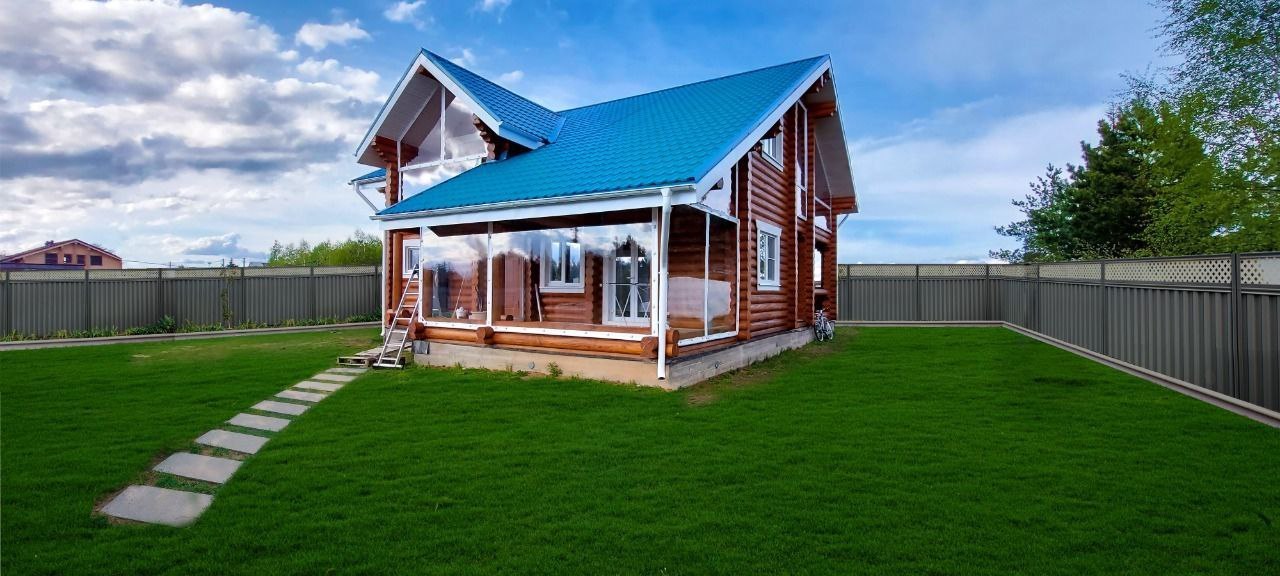 Мягкие окна на веранде загородного дома в Серебряных Прудах